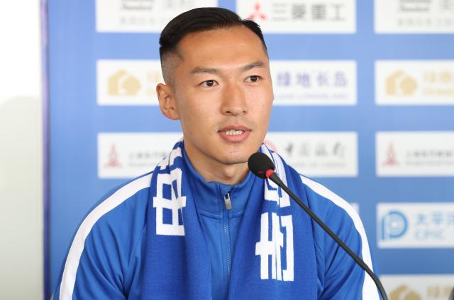 半岛体育-吴曦：以新人标准尽快融入球队 因为妻儿选择12号